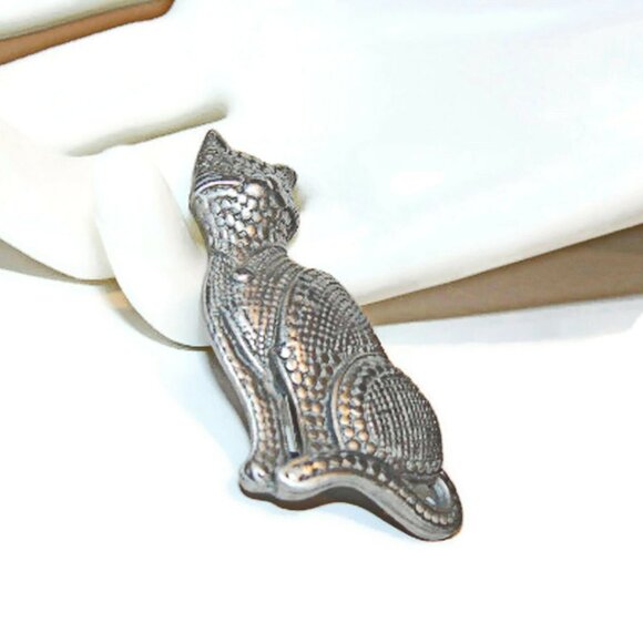 Pewter Cat Pin, REN Cat Brooch - Picture 4 of 5